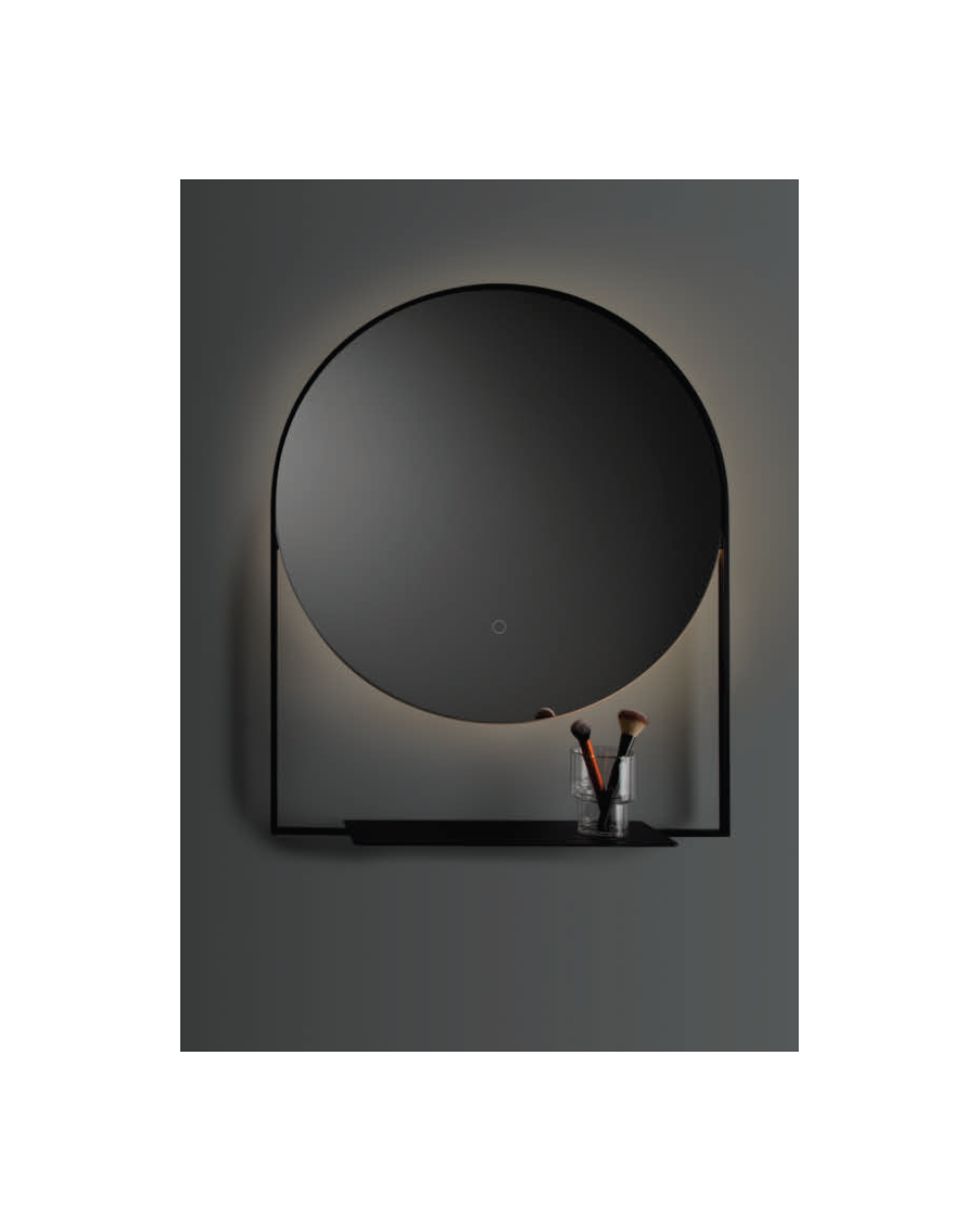 Vanita&Casa Cassiopea apvalus veidrodis su galiniu LED apšvietimu, juodu metaliniu rėmeliu ir lentynėle, Apvalūs